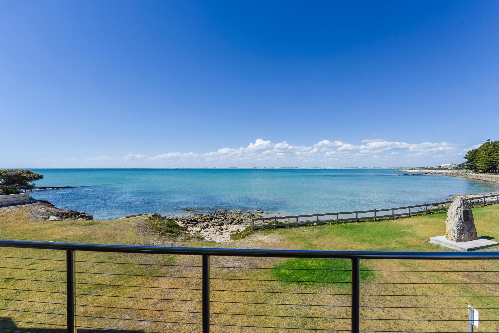 Aloha Waterfront Properties Роб Номер фото